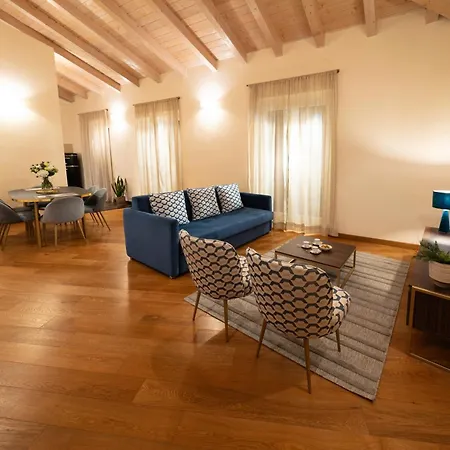 The Seven Apartment *